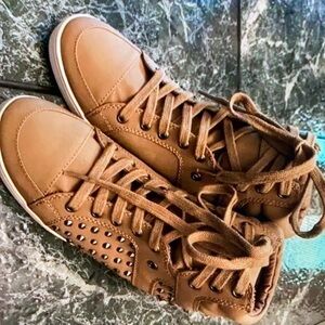 Aldo helianthe tan high top sneakers